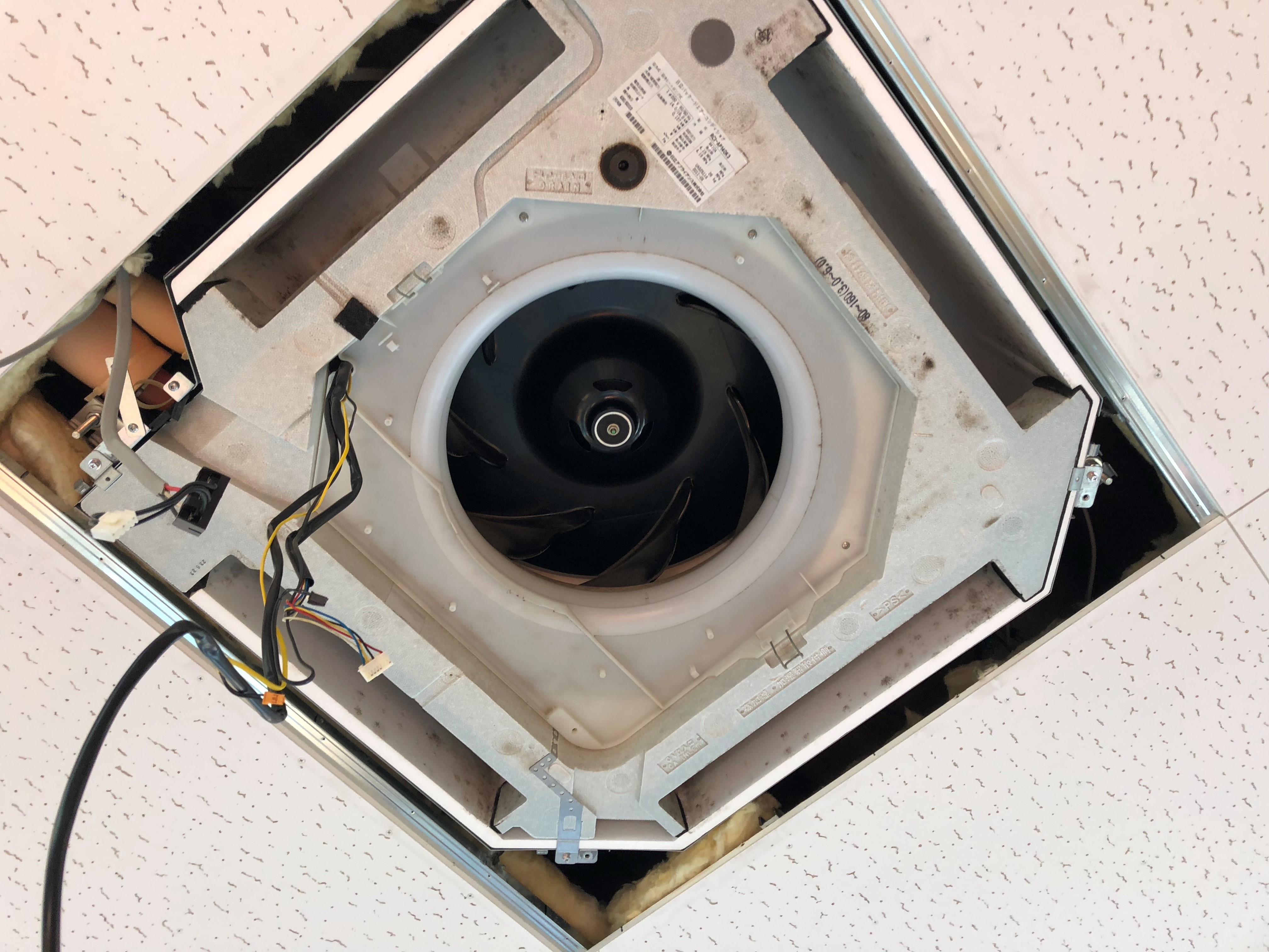 業務用エアコンクリーニング 天井埋込型四方向タイプ HITACHI | あいわ 
