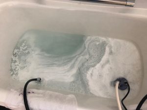 中古住宅を購入しお風呂のお湯の汚れが気になるので風呂釜洗浄 あいわクリーン